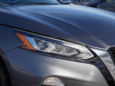 Used 2022 Nissan Altima 2.5 SV image 21