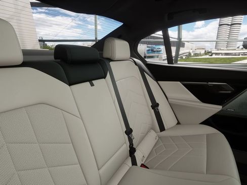 New 2026 BMW i5 eDrive40 w/ M Sport Package image 12