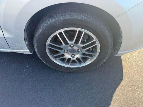 Used 2010 Ford Focus SE image 11