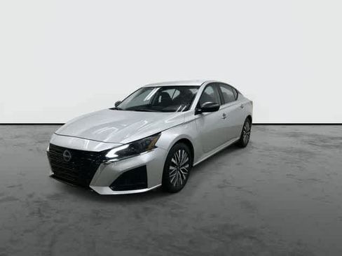 Used 2025 Nissan Altima 2.5 SV FWD image 7
