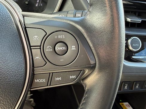 Used 2023 Toyota Corolla Cross XLE image 18