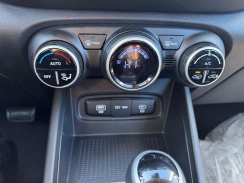 Certified 2025 Hyundai Venue SEL image 20