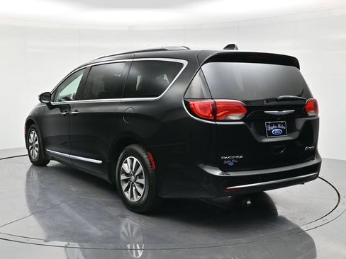 Used 2020 Chrysler Pacifica Limited FWD image 7
