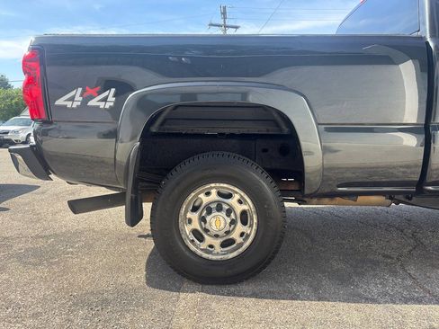 Used 2005 Chevrolet Silverado 2500 LS AWD/4WD image 6