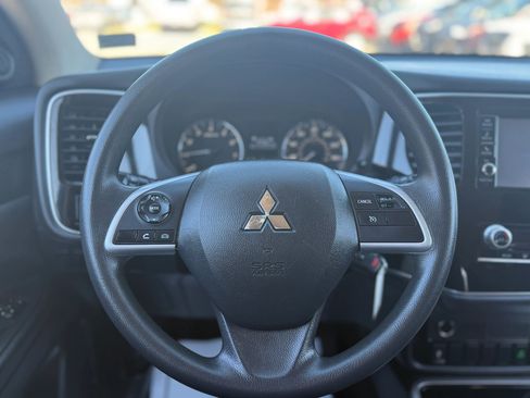 Used 2020 Mitsubishi Outlander ES image 18