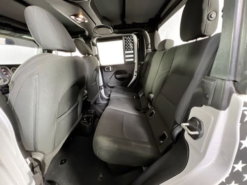 Used 2023 Jeep Gladiator Willys image 22