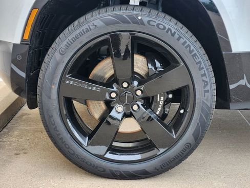 New 2026 Land Rover Defender 110 V8 image 7