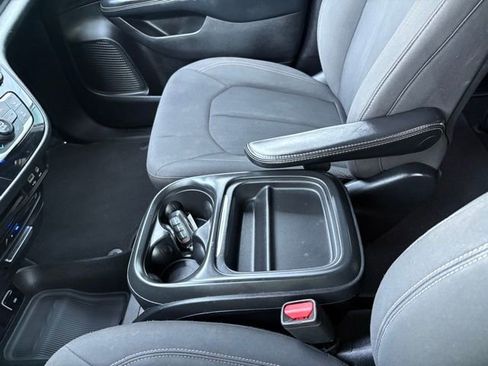 Used 2019 Chrysler Pacifica Touring Plus FWD image 20