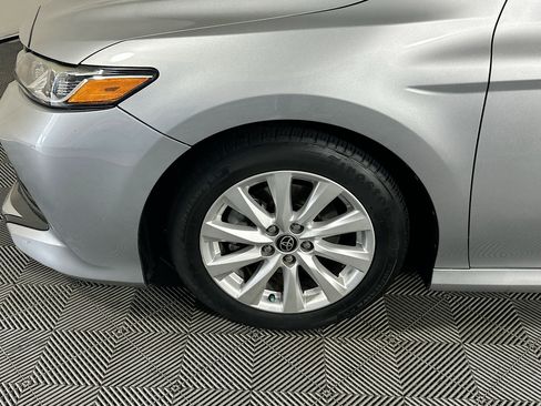 Used 2020 Toyota Camry LE FWD image 11