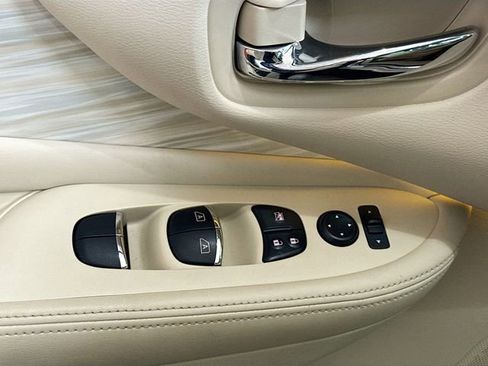 Used 2015 Nissan Murano SL w/ Cargo Package image 19