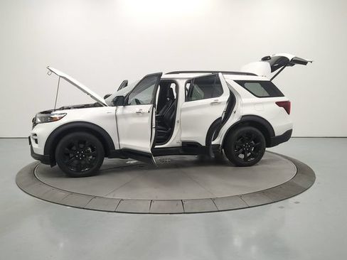 Used 2024 Ford Explorer ST-Line w/ Class IV Trailer Tow Package AWD/4WD image 13