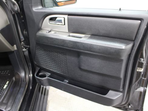 Used 2015 Ford Expedition EL XLT w/ Equipment Group 202A AWD/4WD image 28
