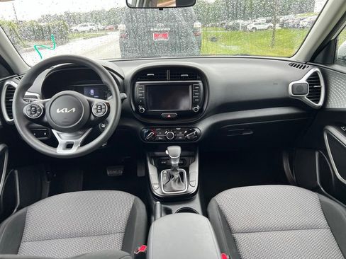 Used 2022 Kia Soul LX FWD image 5