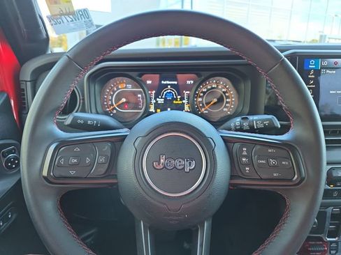 Used 2024 Jeep Wrangler Rubicon image 18