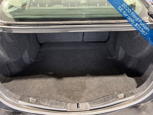Used 2020 Ford Fusion SE image 18