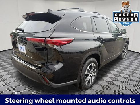 Used 2023 Toyota Highlander XLE AWD/4WD image 7