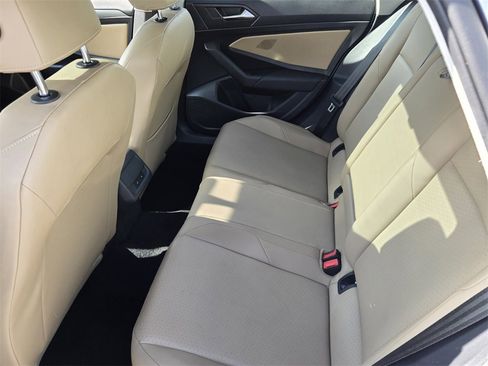 Certified 2020 Volkswagen Jetta SE image 11