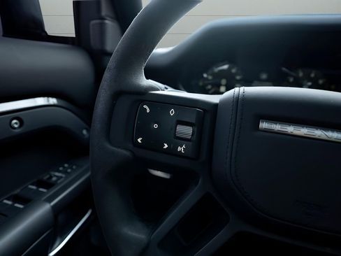 Used 2023 Land Rover Defender 110 V8 image 24