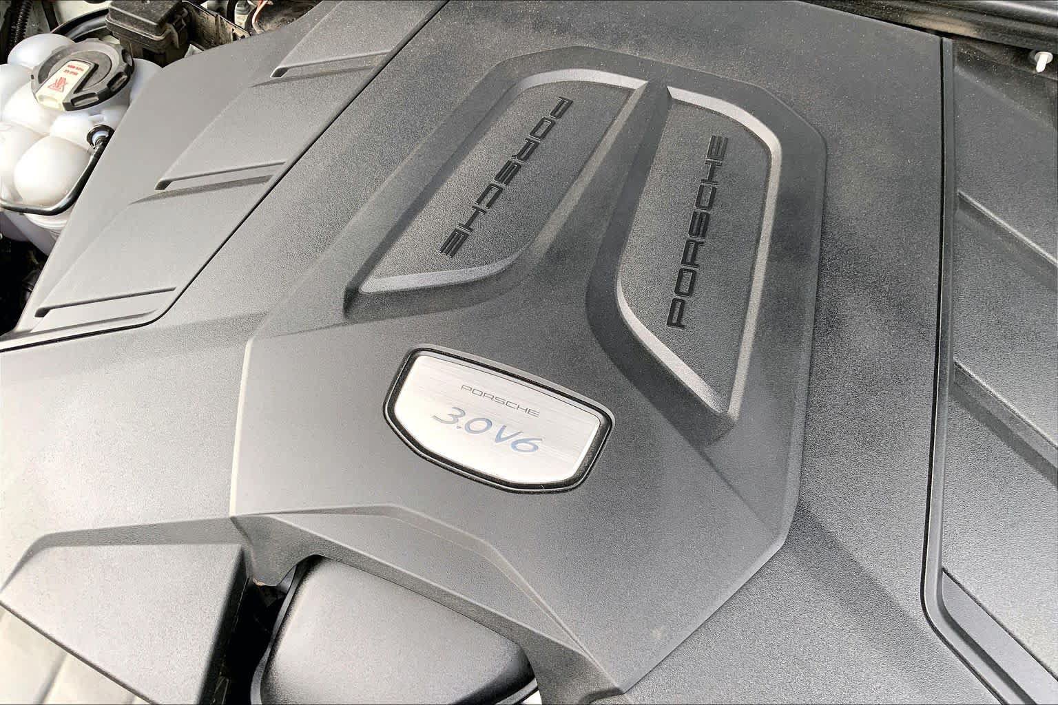 Used 2023 Porsche Cayenne AWD/4WD image 33