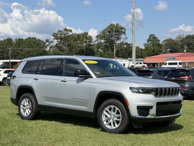 Used 2025 Jeep Grand Cherokee L Laredo w/ Luxury Tech Group I RWD image 13