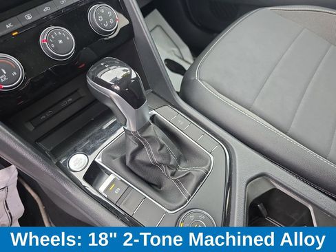 Used 2023 Volkswagen Taos SE AWD/4WD image 5