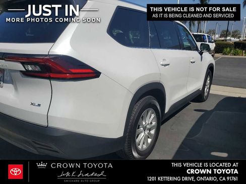 Used 2025 Toyota Grand Highlander FWD image 2