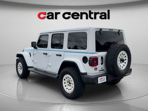Used 2018 Jeep Wrangler Unlimited Sahara w/ Dual Top Group AWD/4WD image 3