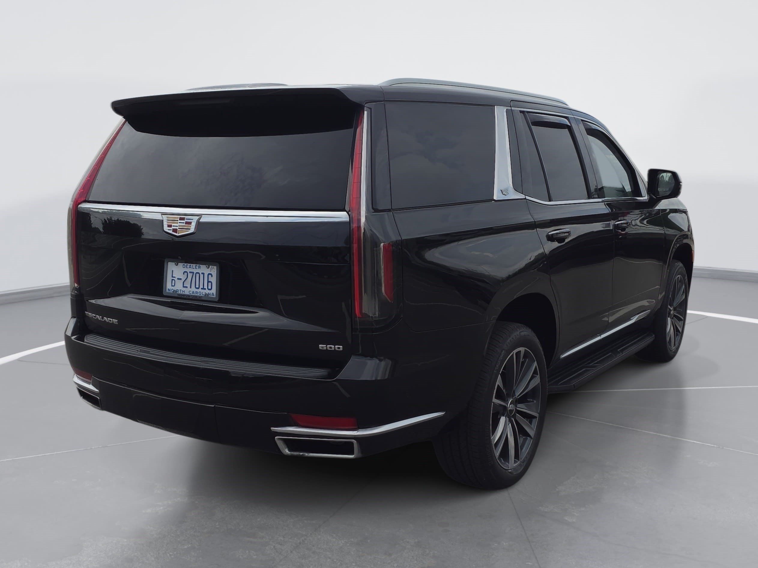Used 2023 Cadillac Escalade Premium Luxury AWD/4WD image 3