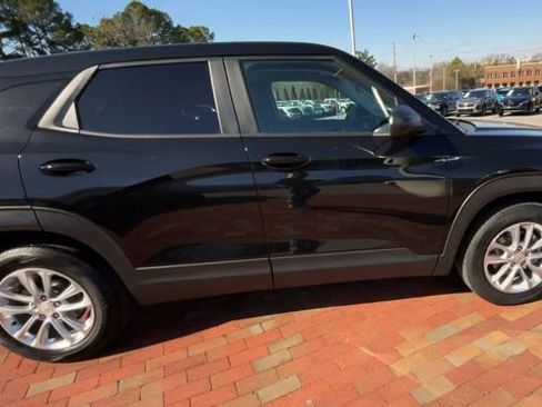 Used 2025 Chevrolet TrailBlazer LS w/ LS Convenience Package image 2