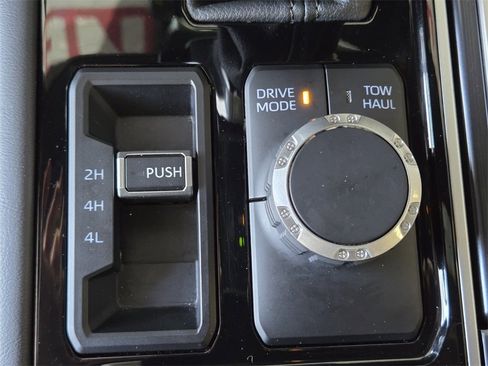 Used 2024 Toyota Sequoia Platinum image 32