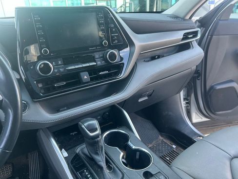 Used 2022 Toyota Highlander XLE image 12
