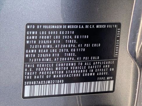 Used 2018 Volkswagen Tiguan SEL Premium image 24