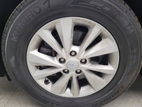 Used 2017 Kia Sedona LX w/ LX Essentials Premium Package FWD image 31