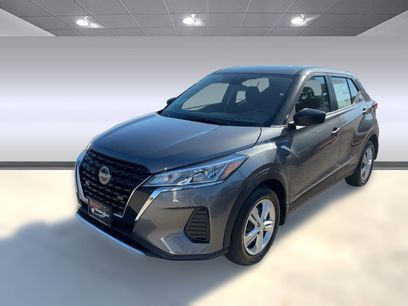 New 2025 Nissan Kicks Play S