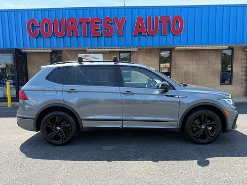 Used 2023 Volkswagen Tiguan SE R-Line AWD/4WD image 8
