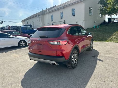 Used 2020 Ford Escape Titanium image 5
