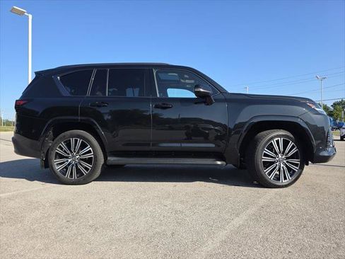 Certified 2025 Lexus LX 600 4WD w/ Appearance Package image 9