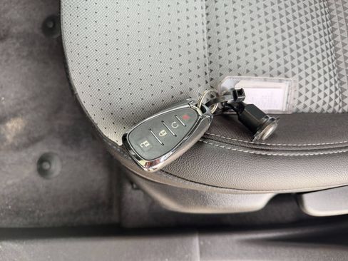 Used 2025 Chevrolet Trax LT FWD image 24