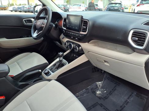 Used 2025 Hyundai Venue SEL image 23