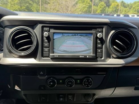 Used 2018 Toyota Tacoma SR5 RWD image 17