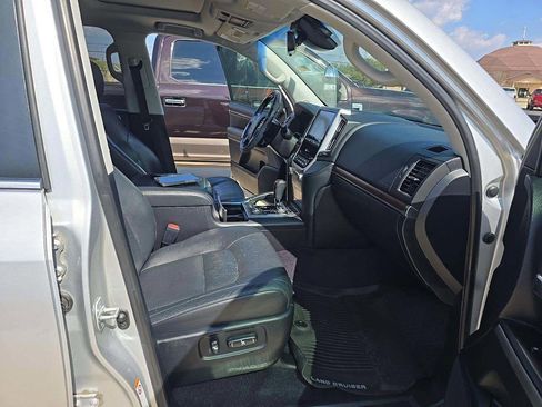 Used 2016 Toyota Land Cruiser image 4