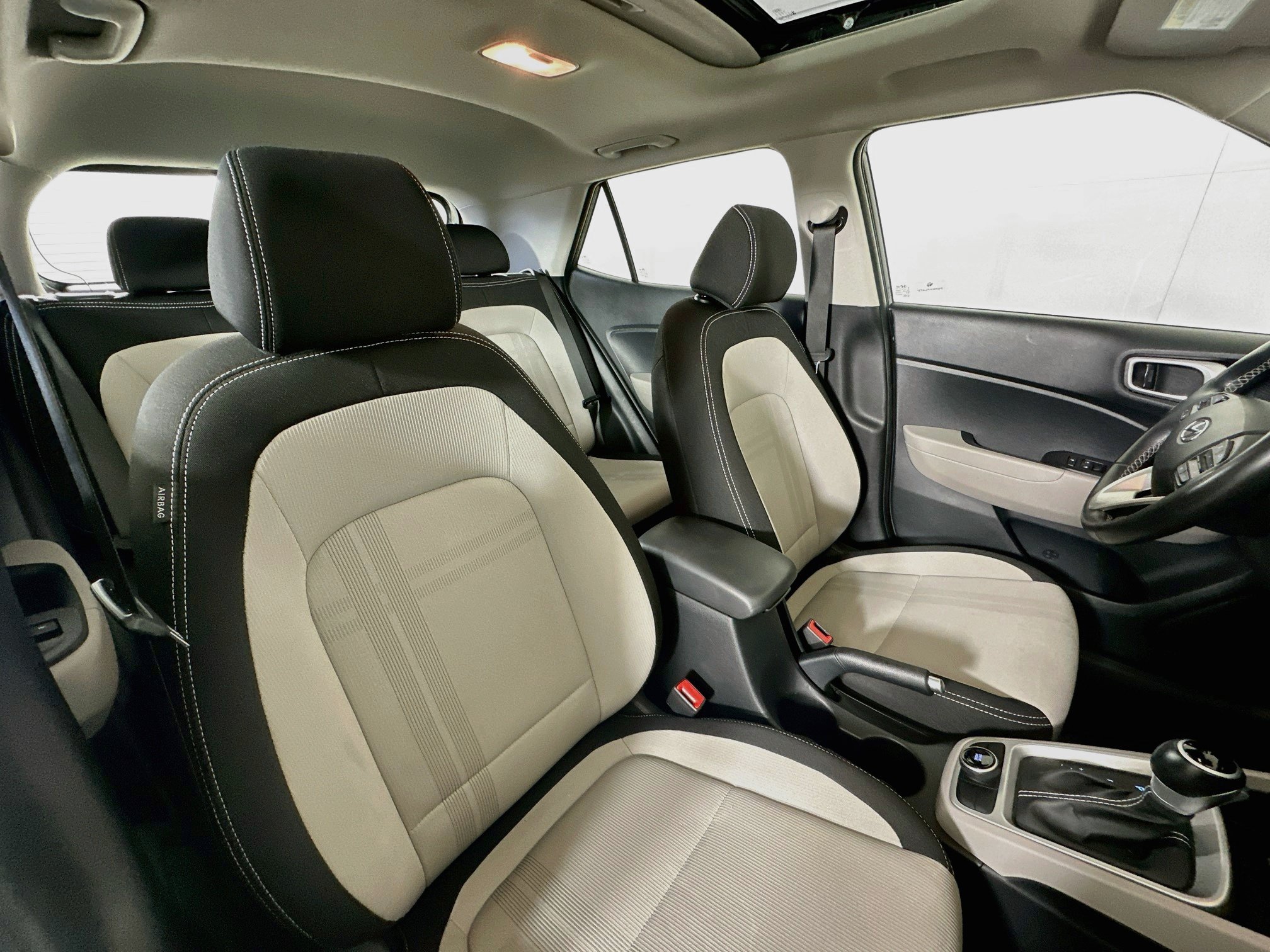 Used 2025 Hyundai Venue SEL FWD image 30