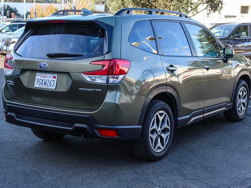 Used 2023 Subaru Forester Premium image 4