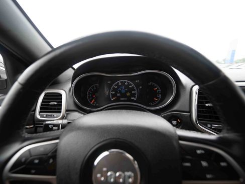 Used 2018 Jeep Grand Cherokee Limited AWD/4WD image 14