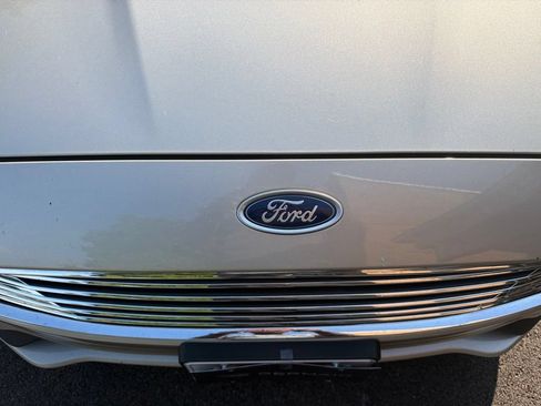 Used 2019 Ford Fusion SE FWD image 10