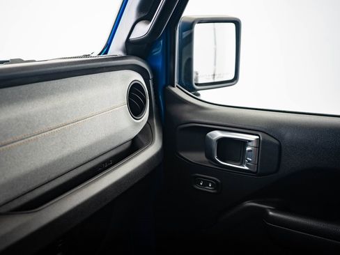 Used 2024 Jeep Wrangler Unlimited image 35