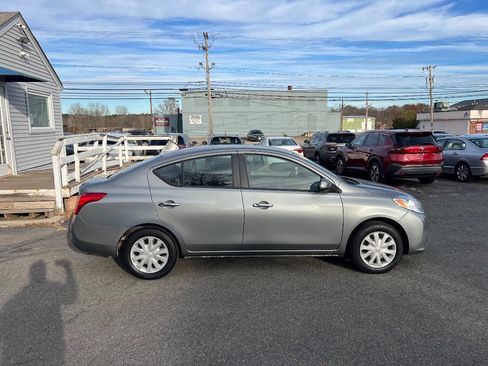 Used 2012 Nissan Versa SV w/ Convenience Pkg image 9