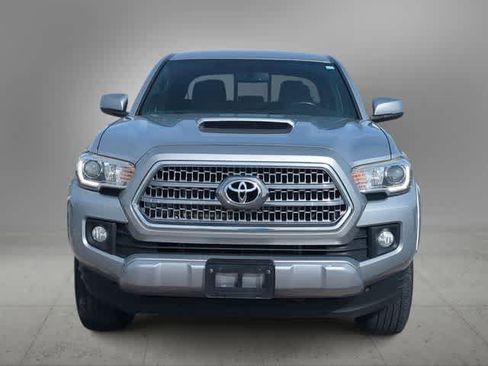 Used 2016 Toyota Tacoma TRD Sport w/ Towing Package image 3