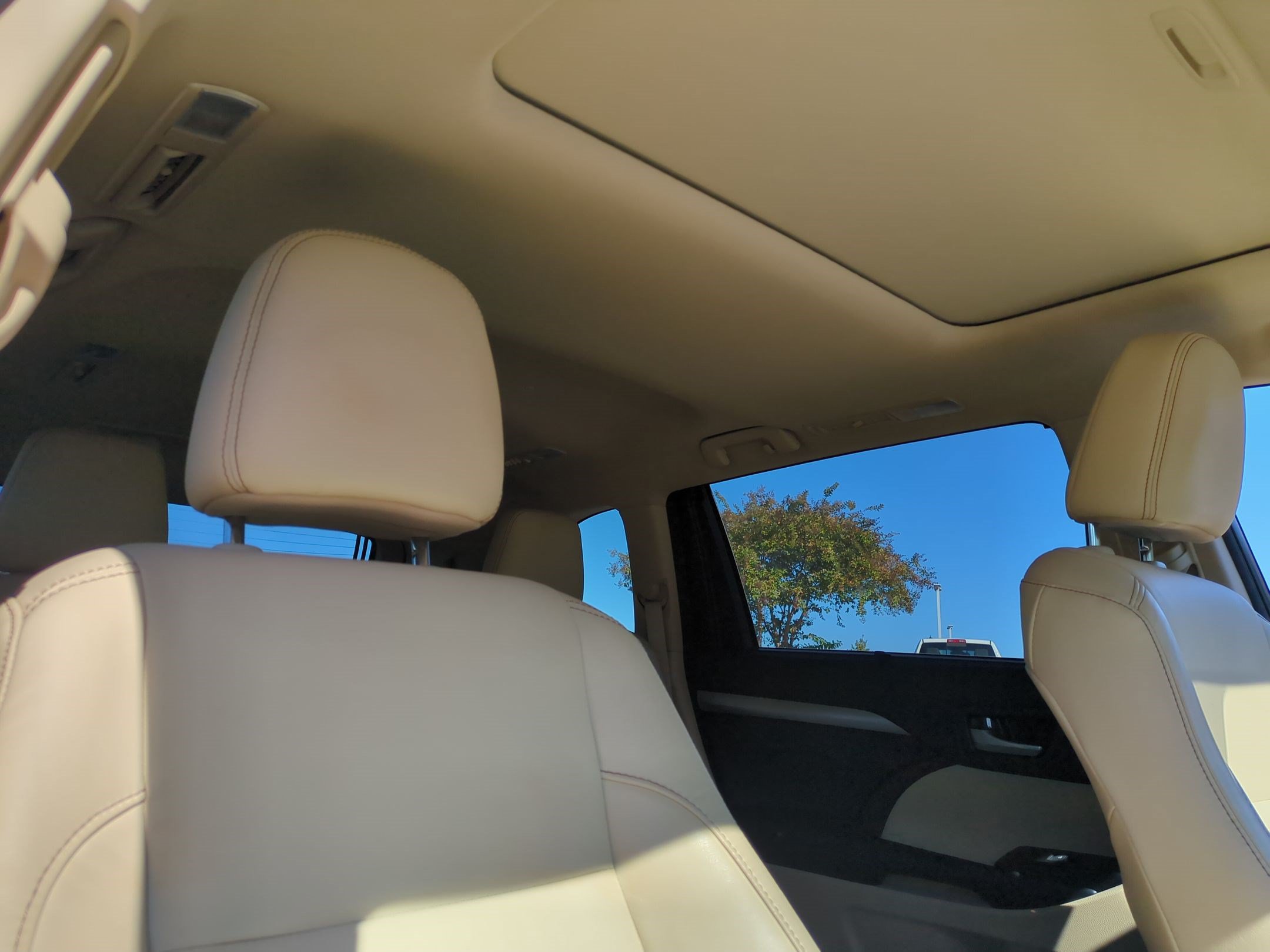 Used 2018 Toyota Highlander XLE AWD/4WD image 31