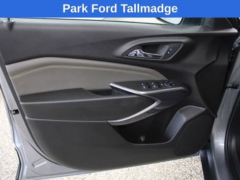 Used 2025 Chevrolet Trax ACTIV w/ Sunroof Package image 11